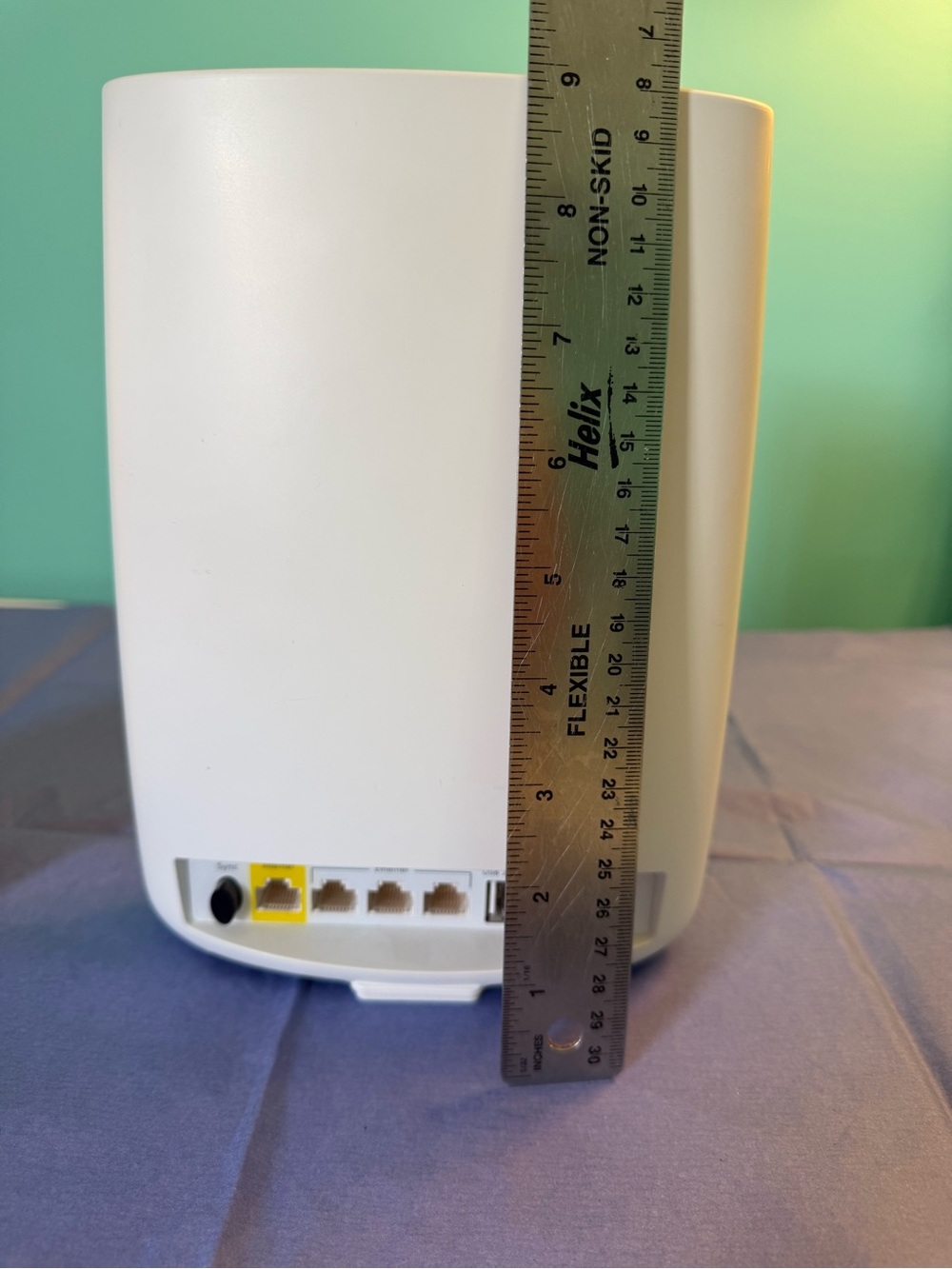 Netgear RBR50 Tri-band WiFi Router with Satellite Router - Picture 10 of 14